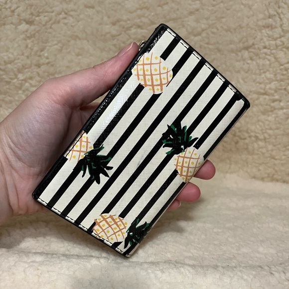 Kate Spade Cameron Street Pineapple Mikey Wallet - Picture 4 of 8